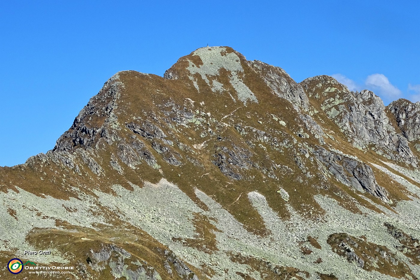 58 Vista ravvicinata su Cima Cadelle (2483 m).JPG